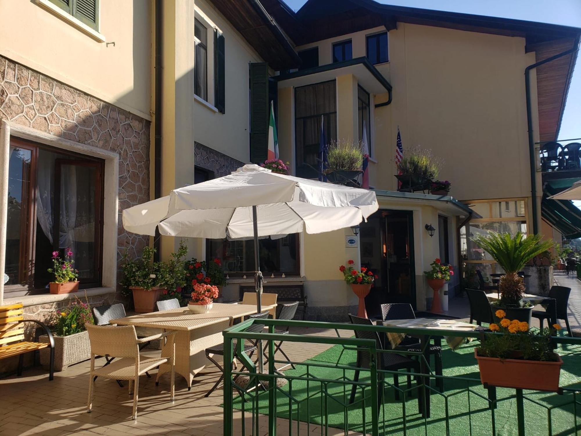 Budget Hotel Vittoria & Ristorante Marzio Exterior photo