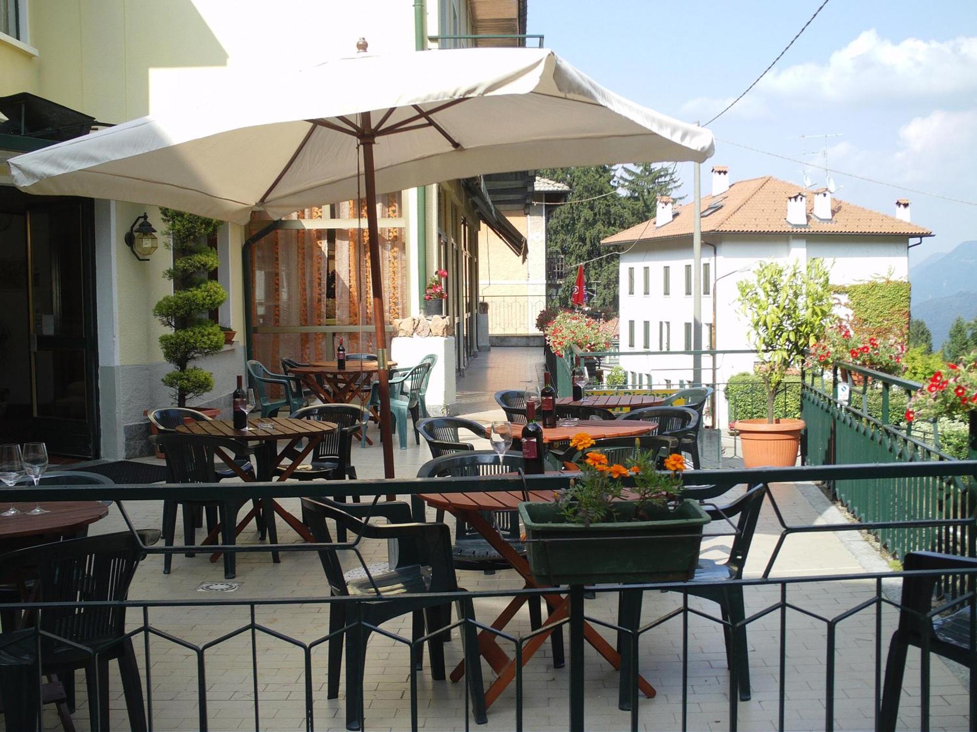 Budget Hotel Vittoria & Ristorante Marzio Exterior photo