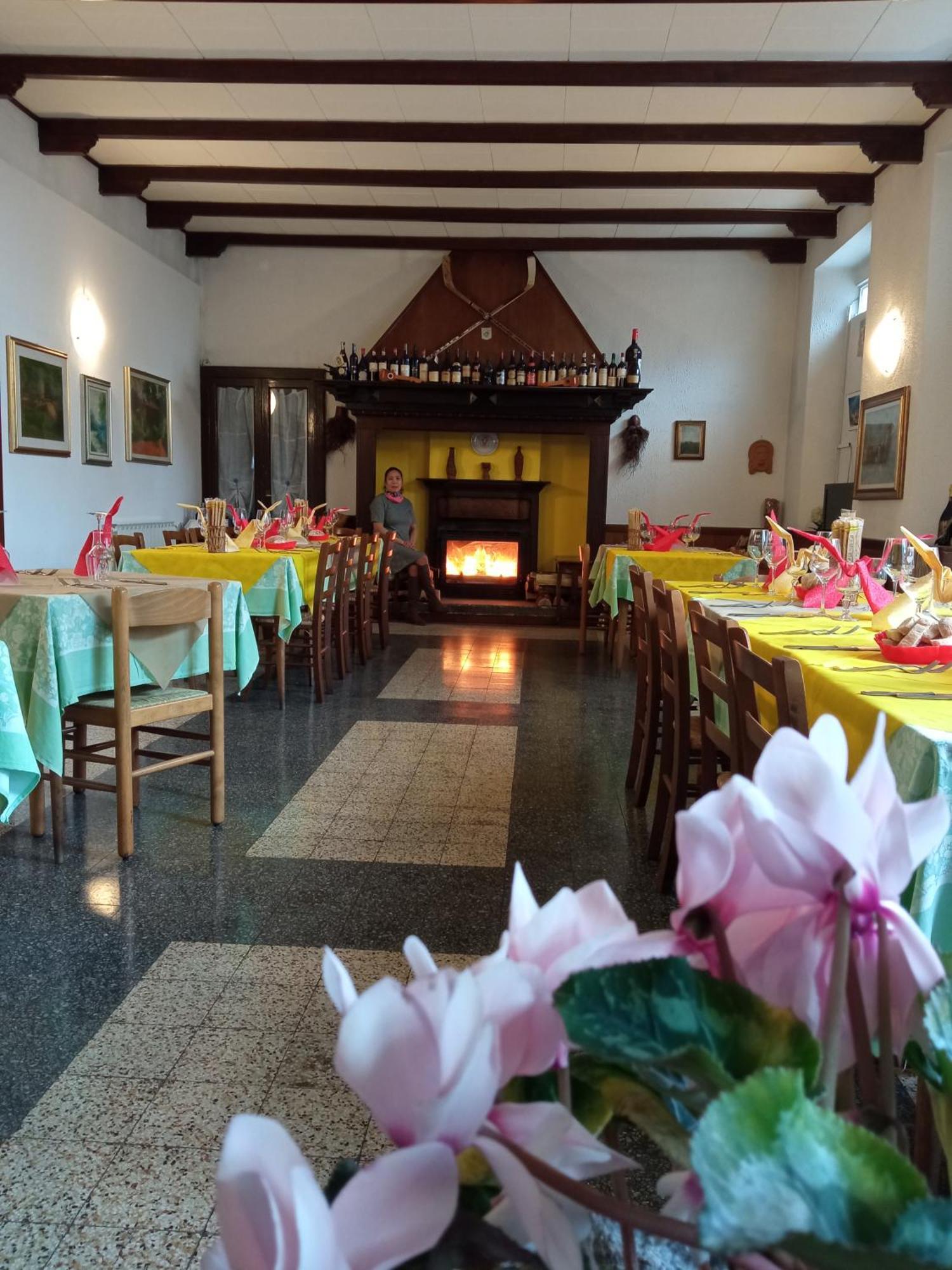 Budget Hotel Vittoria & Ristorante Marzio Exterior photo
